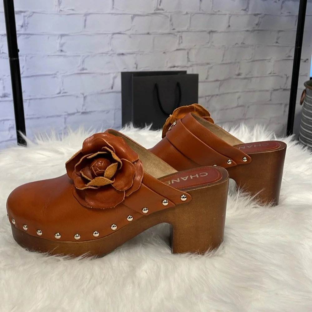 CHANEL leather clog